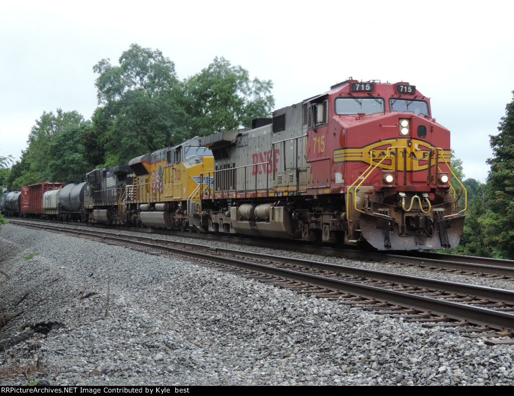 Warbonnet on the hill 